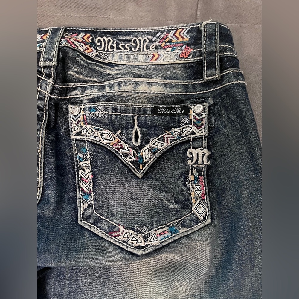 Miss Me distressed capris